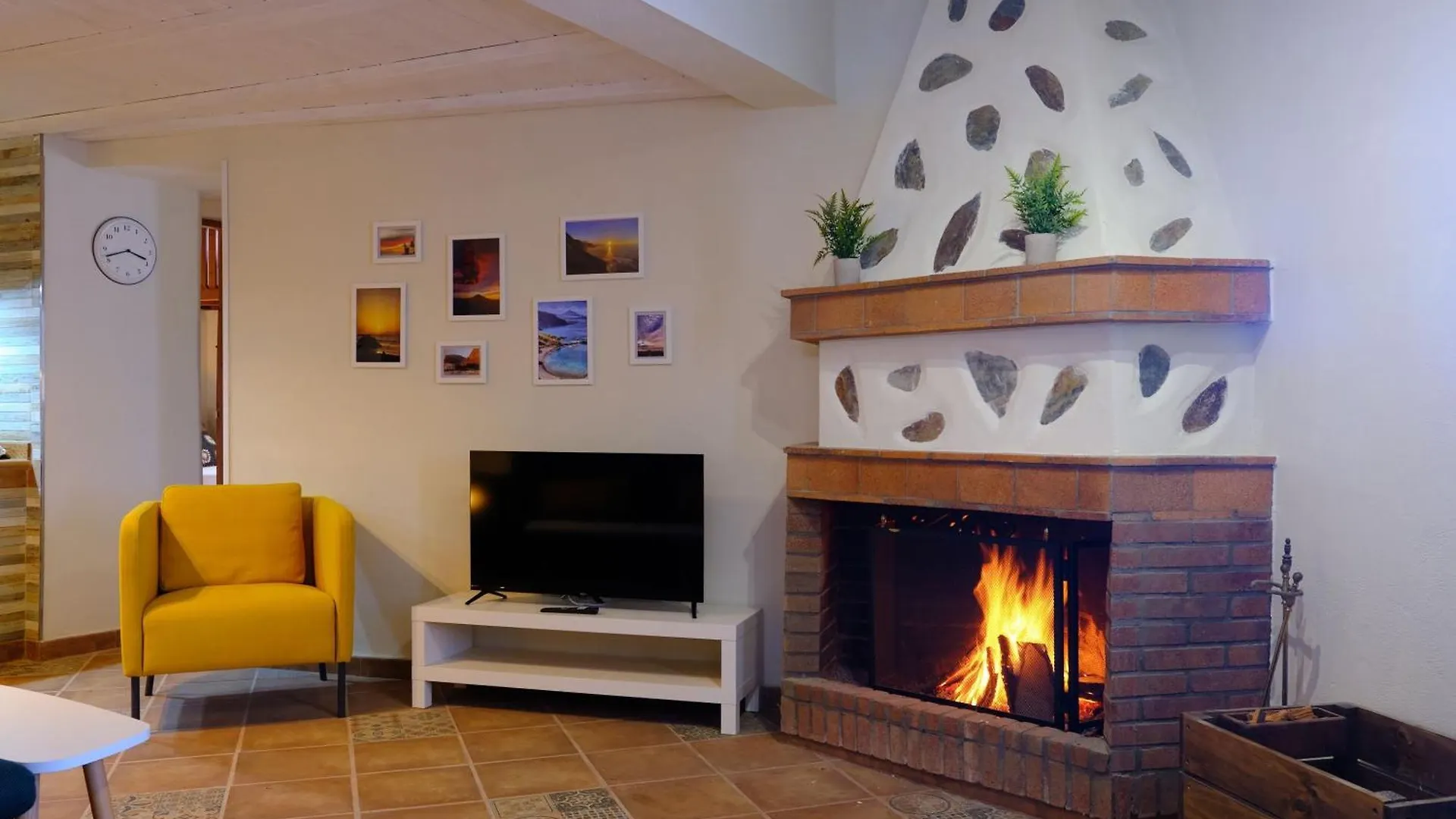 Casa Roque contacts